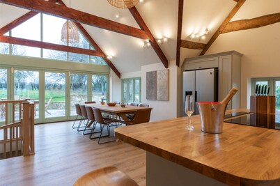 Apple Loft - Beautiful Somerset cottage, sleeps 13 guests in 6 bedrooms