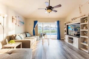 Una Smart TV, una chimenea