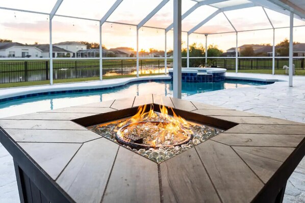 Terrace/patio - Cheerful 4 Bedroom Paradise with Pool and Hot Tub (Riverview)