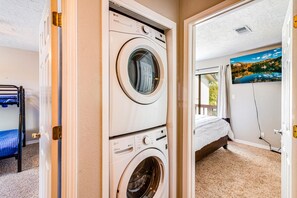 Interior - Mins to the beach🏝 Spacious & Peaceful🌞Family Friendly☺️ Wifi (Mary Esther)