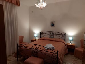 1 chambre, fer et planche à repasser, Wi-Fi, draps fournis