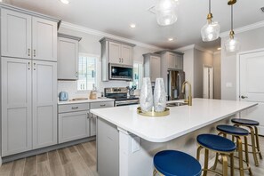 Refrigerador, microondas, horno, placa de cocina