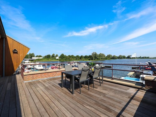 Modern penthouse with stunning lake views