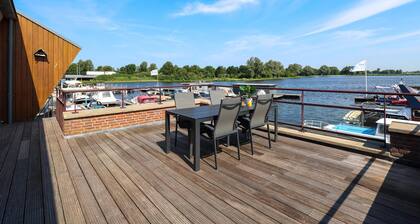 Modern penthouse with stunning lake views