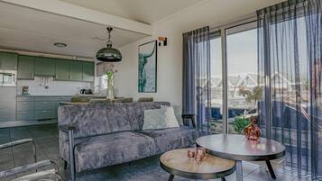 Een televisie en een dvd-speler