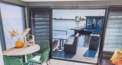 Bateau avec vue sur le lac et climatisation
