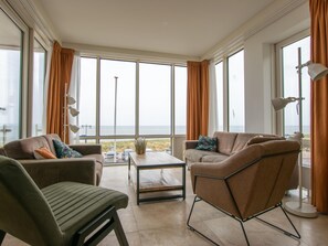 TV, stereo - Apartment with balcony close to the sea (Egmond aan Zee)
