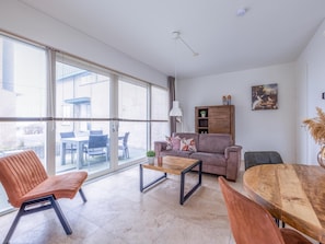 TV, DVD player - Apartment with balcony and sea view (Egmond aan Zee)