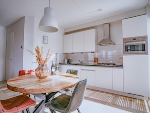 Fridge, microwave, stovetop, dishwasher - Apartment with balcony and sea view (Egmond aan Zee)