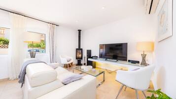 TV, fireplace, DVD player, stereo