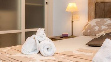 3 slaapkamers, een strijkplank/strijkijzer, gratis wifi, beddengoed