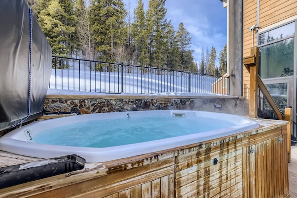This is the stargazing tub! A place to Reflect & Take in Natures Beauty