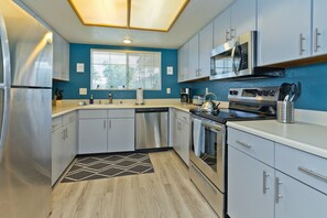 Fridge, microwave, oven, stovetop - GORGEOUS 2BR+2BA (U) MESQUITE COUNTRY CLUB CONDO (Palm Springs)