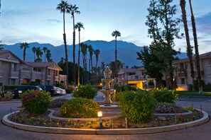 Property grounds - GORGEOUS 2BR+2BA (U) MESQUITE COUNTRY CLUB CONDO (Palm Springs)