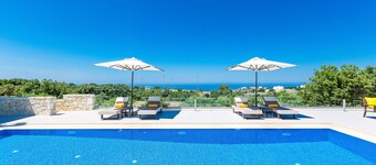 Luxury Villa set in nature with private pool