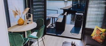 Luxury Houseboat Getaway