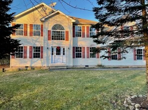 Exterior - Spacious house, pool table, near waterparks, paintball, hiking, mountains (Albrightsville)