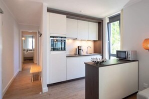 Kühlschrank, Mikrowelle, Ofen, Geschirrspüler