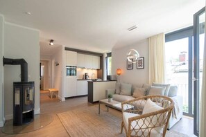 TV, fireplace - Villa Maxim, App. 2, Germany (Heringsdorf)