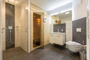 Dusche, Haartrockner, Handtücher