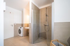 Shower, hair dryer, towels - Quartier Eichenweg, app. 5 (Heringsdorf)