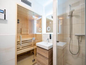 Dusche, Haartrockner, Handtücher