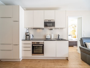 Kühlschrank, Mikrowelle, Ofen, Geschirrspüler