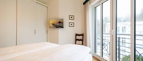 2 bedrooms, in-room safe, WiFi, bed sheets