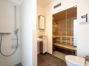 Shower, hair dryer, towels - Quartier 7, App. 07, Germany (Heringsdorf)