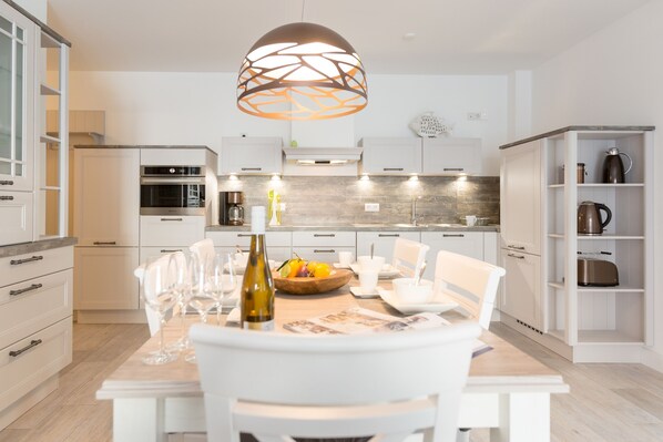 Køleskab, mikrobølgeovn, ovn, opvaskemaskine