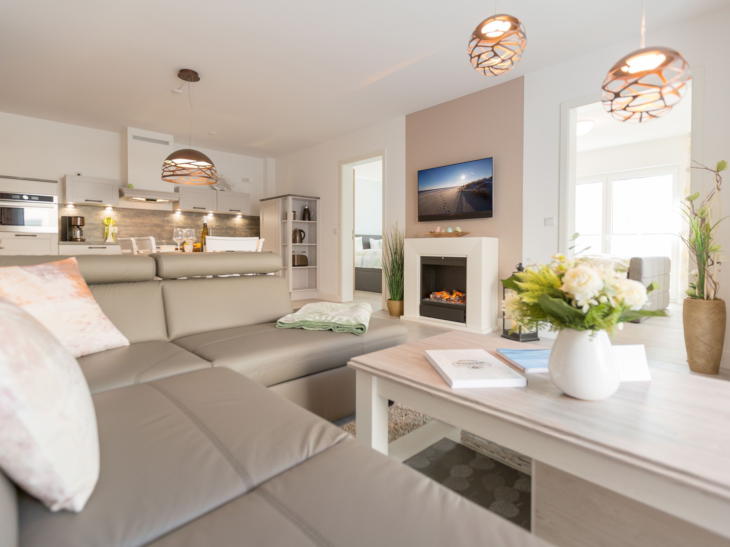 TV, fireplace