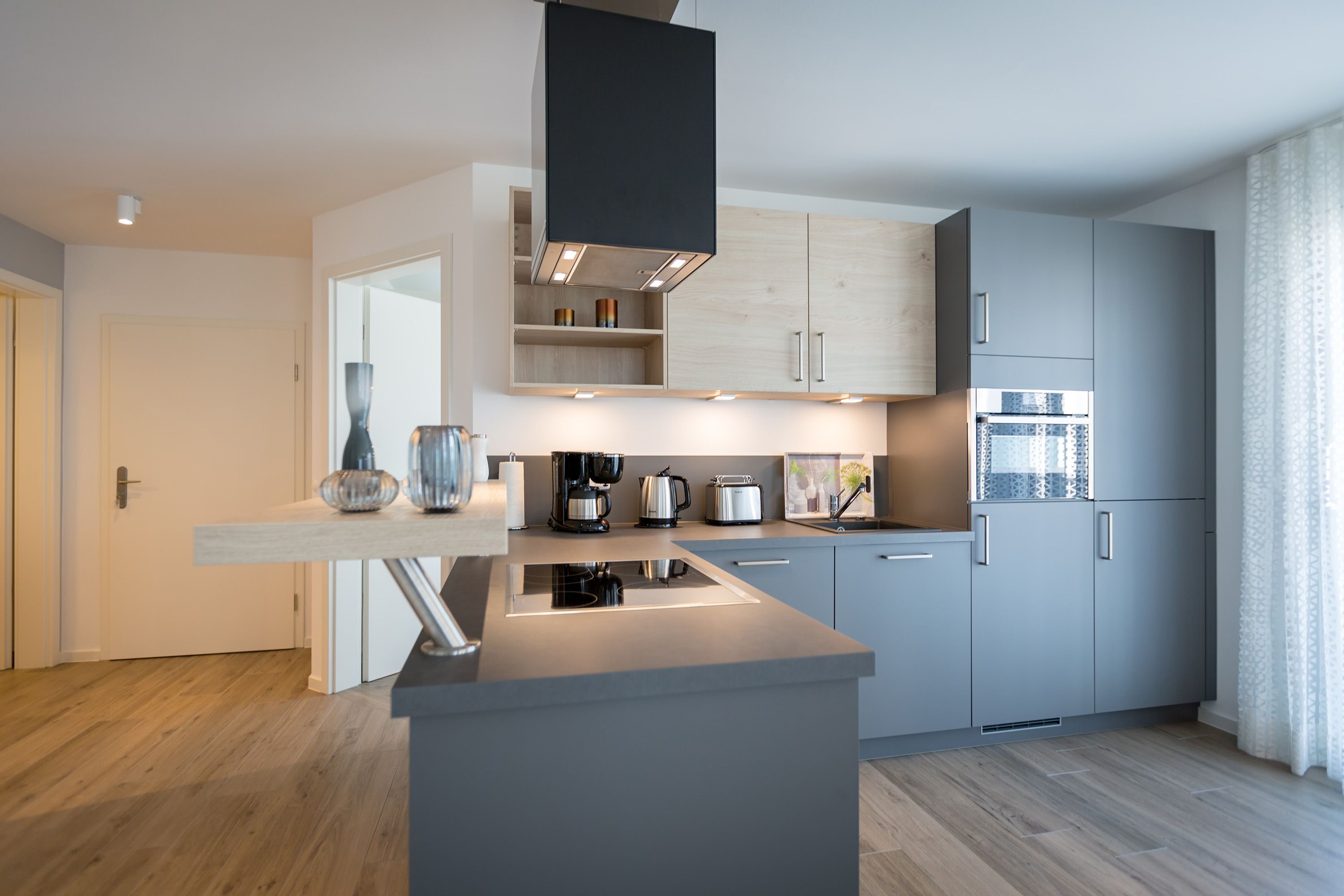 Geladeira, micro-ondas, fogão, lava-louças