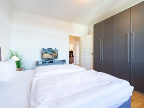 2 bedrooms, in-room safe, WiFi, bed sheets