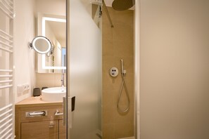 Douche, serviettes fournies