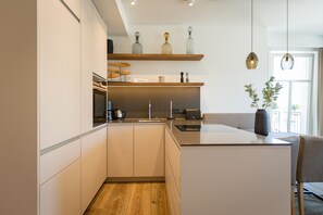 Refrigerador, microondas, horno y lavavajillas 