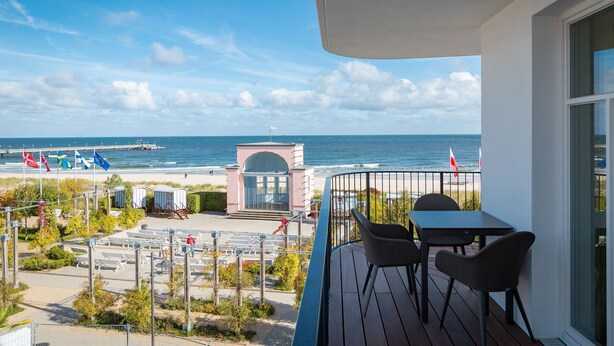 A balcony with a view of the beach and ocean. - Beachhouse Bansin, App. 10 (Heringsdorf)