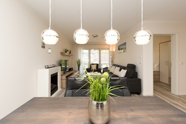 TV, fireplace - Dünenresidenz Heringsdorf, App. 10 (Heringsdorf)