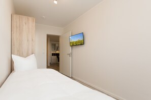 2 bedrooms, in-room safe, WiFi, bed sheets