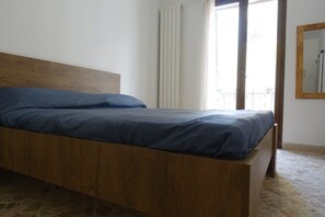 2 camere, ferro/asse da stiro, Wi-Fi gratuito