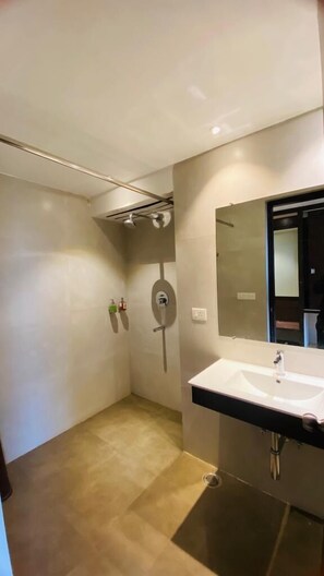 Shower, free toiletries, towels - Kripanidhi Retreat Rajgir (Rajgir)