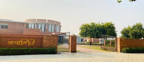 Entrada de la propiedad