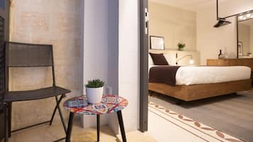 Bureau, espace de travail pour ordinateur portable, rideaux occultants