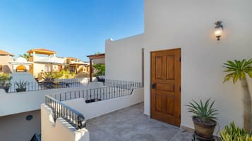 House, 3 Bedrooms | Terrace/patio
