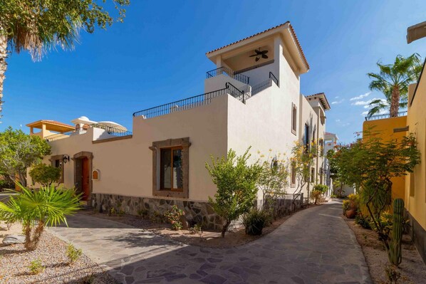House, 3 Bedrooms | Exterior