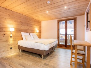 8 chambres, fer et planche à repasser, Wi-Fi