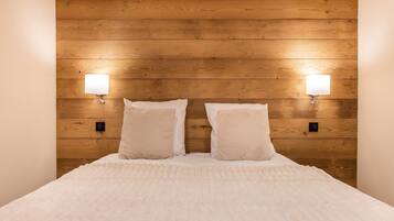 8 slaapkamers, een strijkplank/strijkijzer, wifi