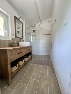 Dusche, Haartrockner, Toilettenpapier