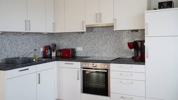 Kühlschrank, Ofen, Herdplatte, Geschirrspüler