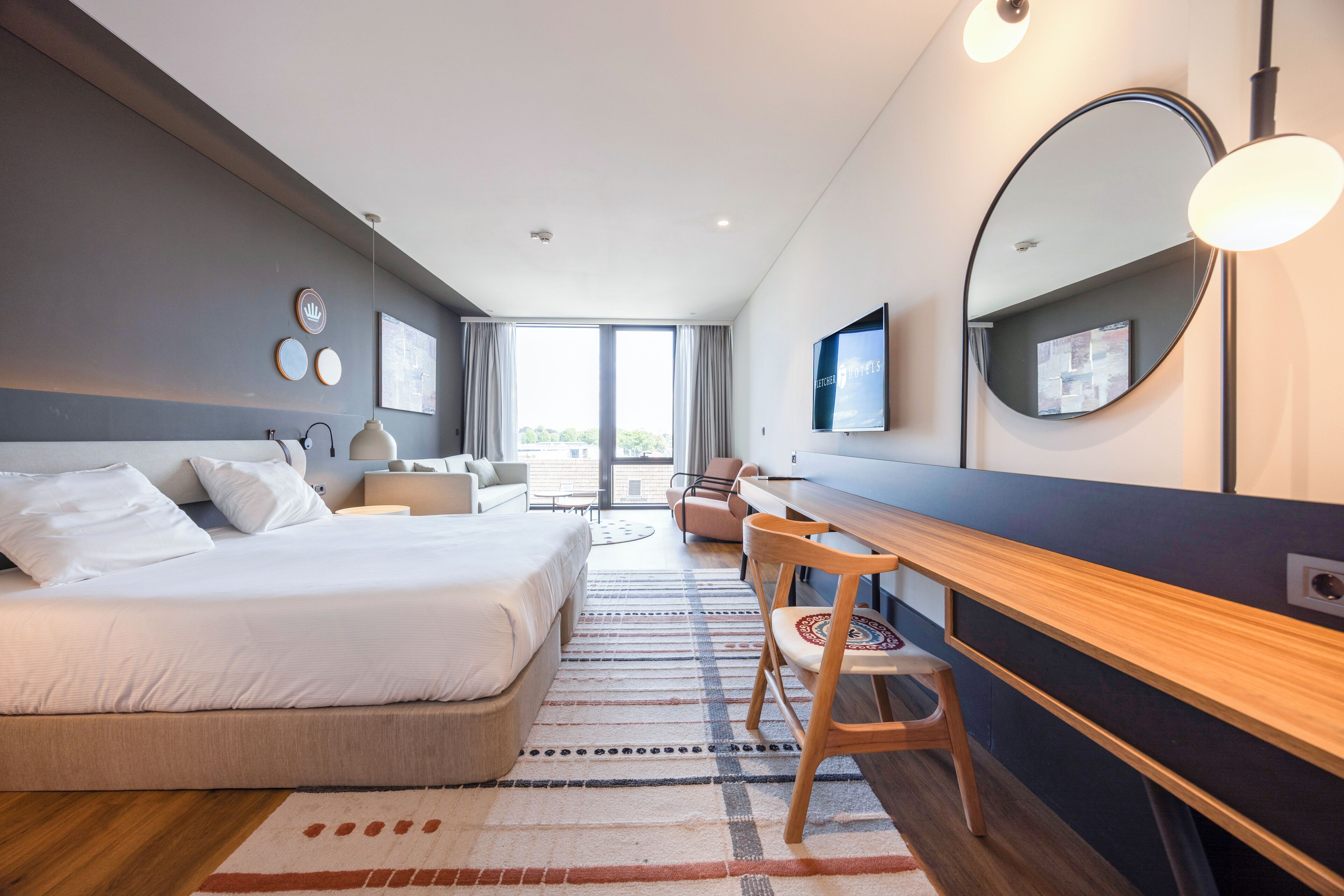 suite | 1 bedroom, in-room safe, desk, laptop workspace