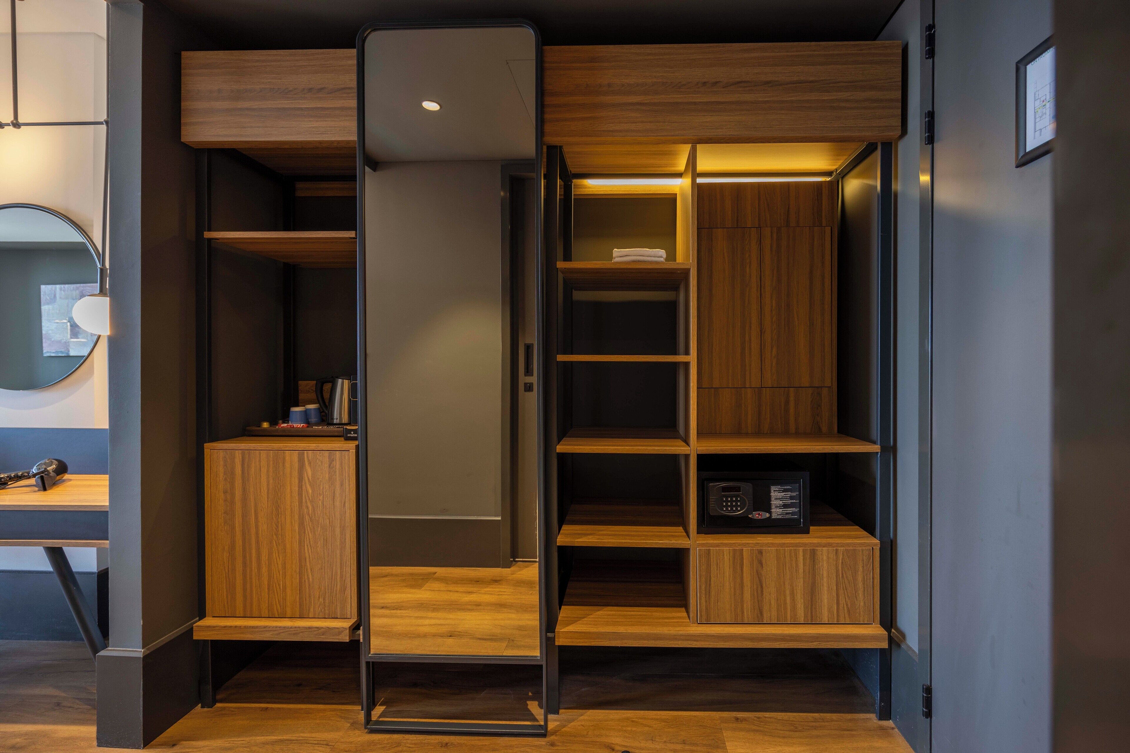 luxury room | 1 bedroom, in-room safe, desk, laptop workspace